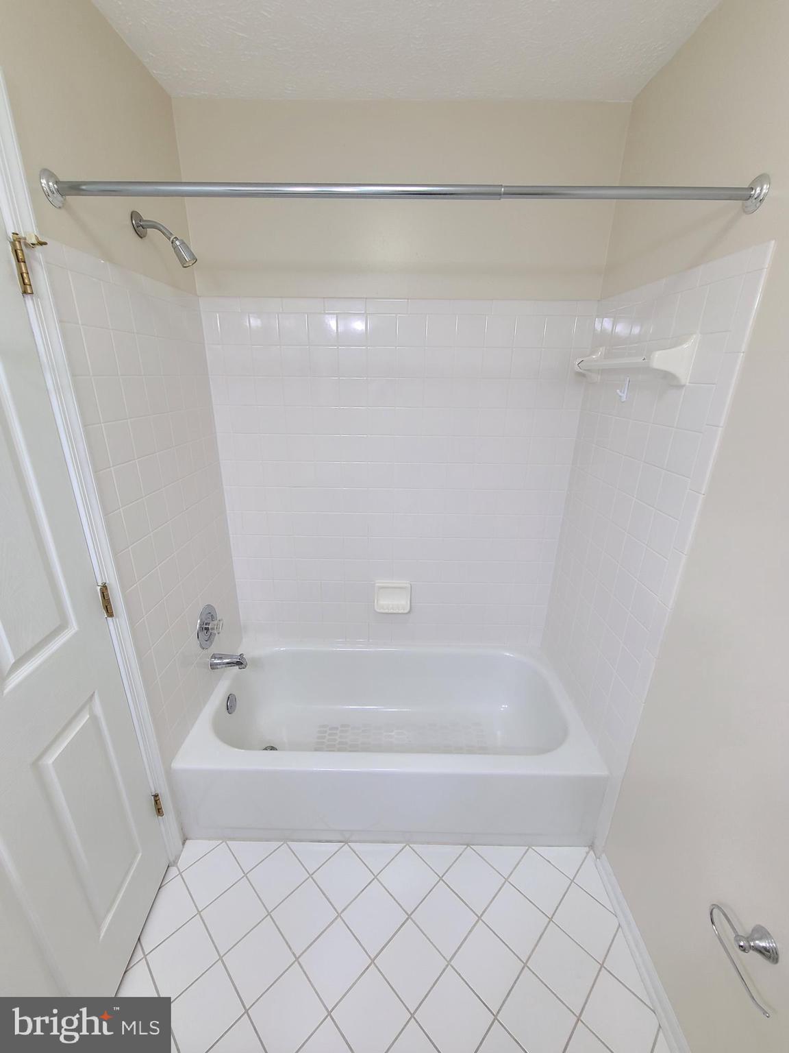 SENECA KNOLLS CODM - Residential Lease