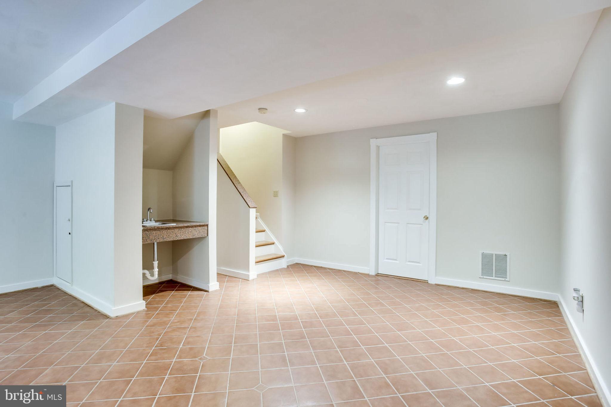 RESTON - Residential Lease