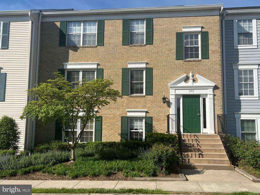 Rare find in Fox Chapel at Tudor Knoll: 3 bedrooms, 2 baths condo in Leesburg. Walking distance to shopping center and minutes to downtown Leesburg. Assigned parking and also extra parking spaces. Outdoor community pool, tennis courts, playground and clubhouse. This home is on the top floor, has vaulted ceiling with a skylight for natural sunlight, a fireplace and a balcony. Newly painted, decorative wall paneling in living room, dining room and hallways. Hardwood floors throughout the unit. Tiles in the kitchen, dining room and bathrooms. The kitchen featuring granite countertops and brand-new stainless-steel appliances. Bathrooms feature granite vanities, a bathtub and a shower. Available after 5/4.