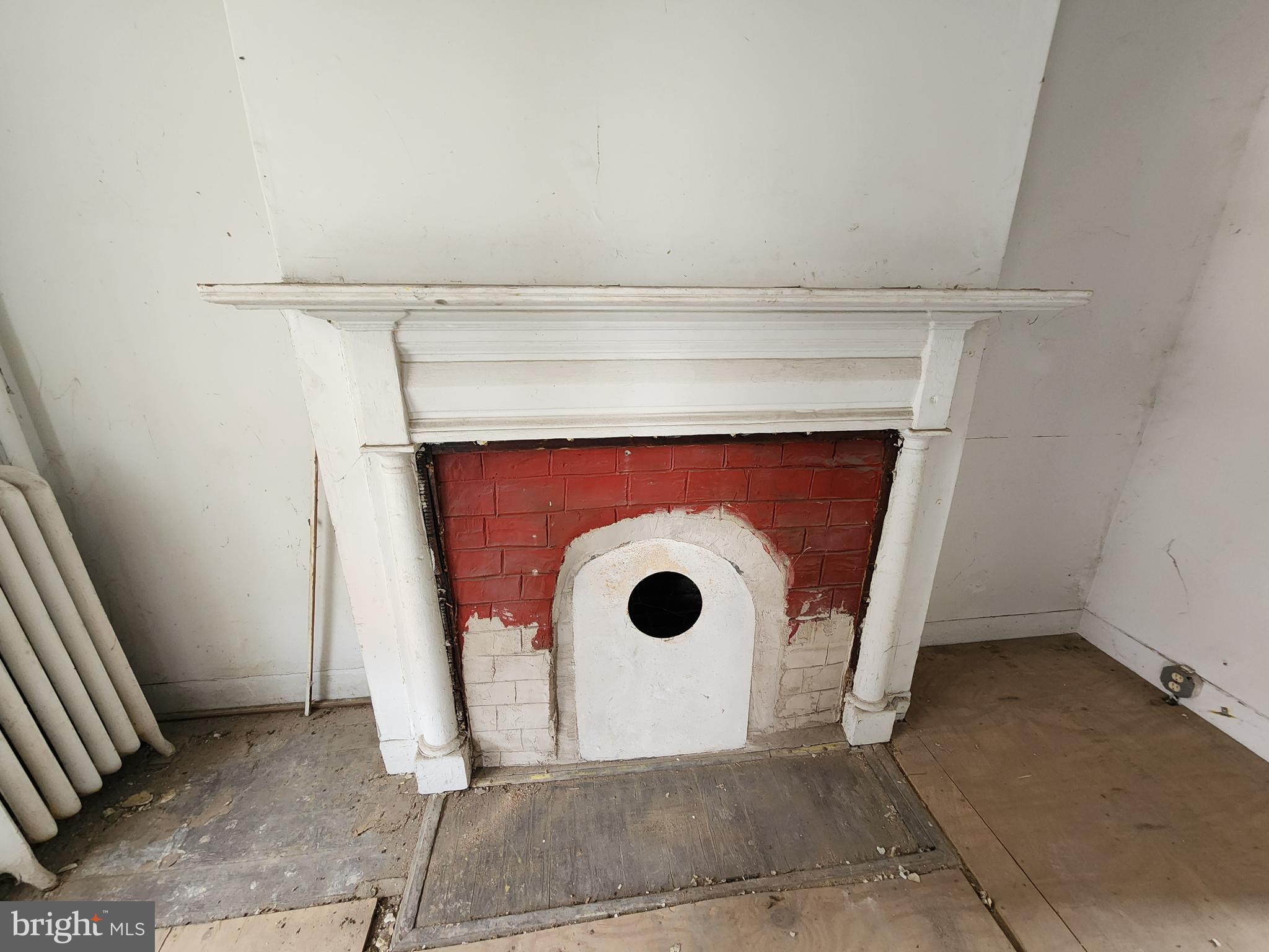 HOLLINS MARKET - Residential