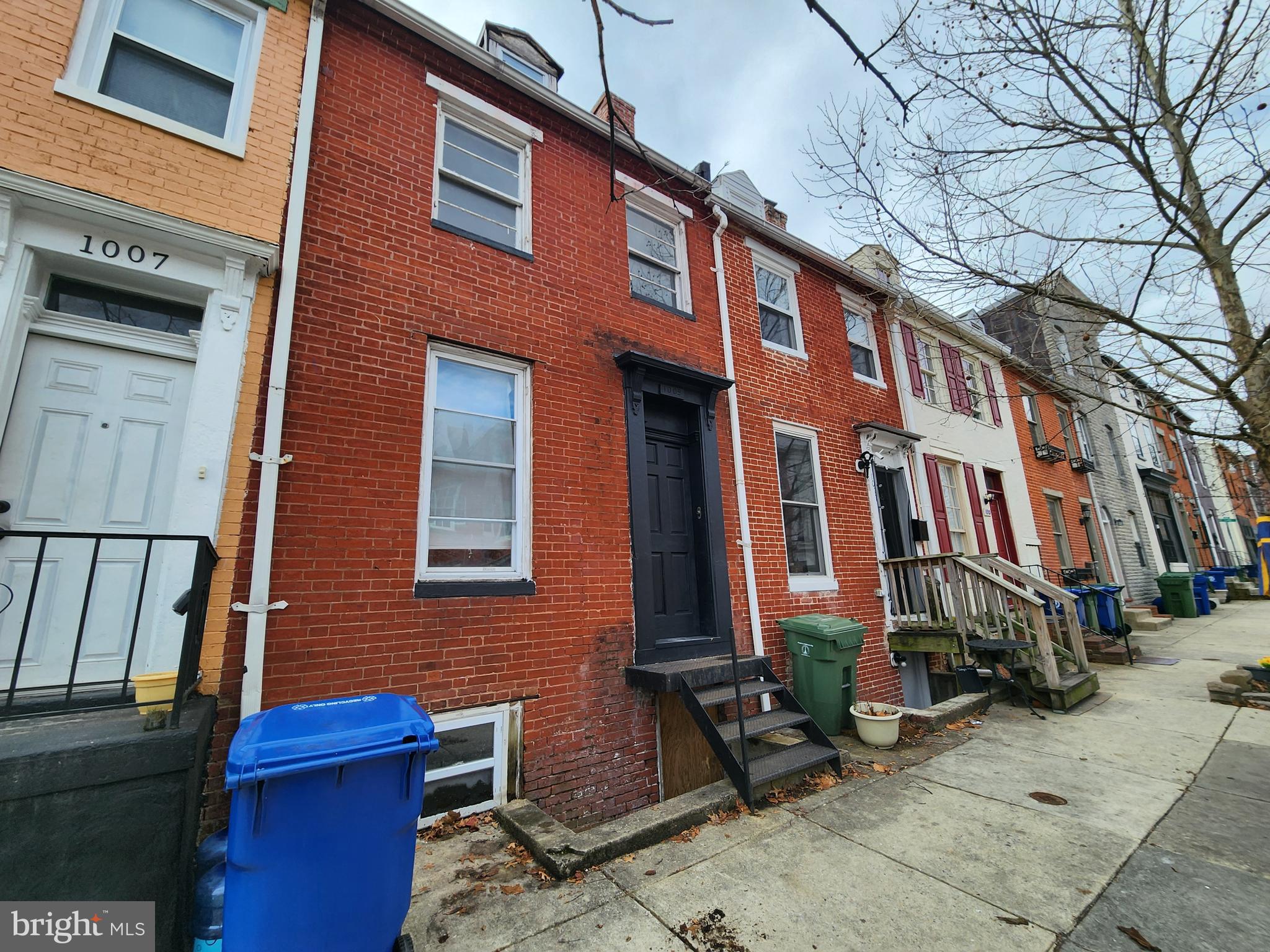 HOLLINS MARKET - Residential