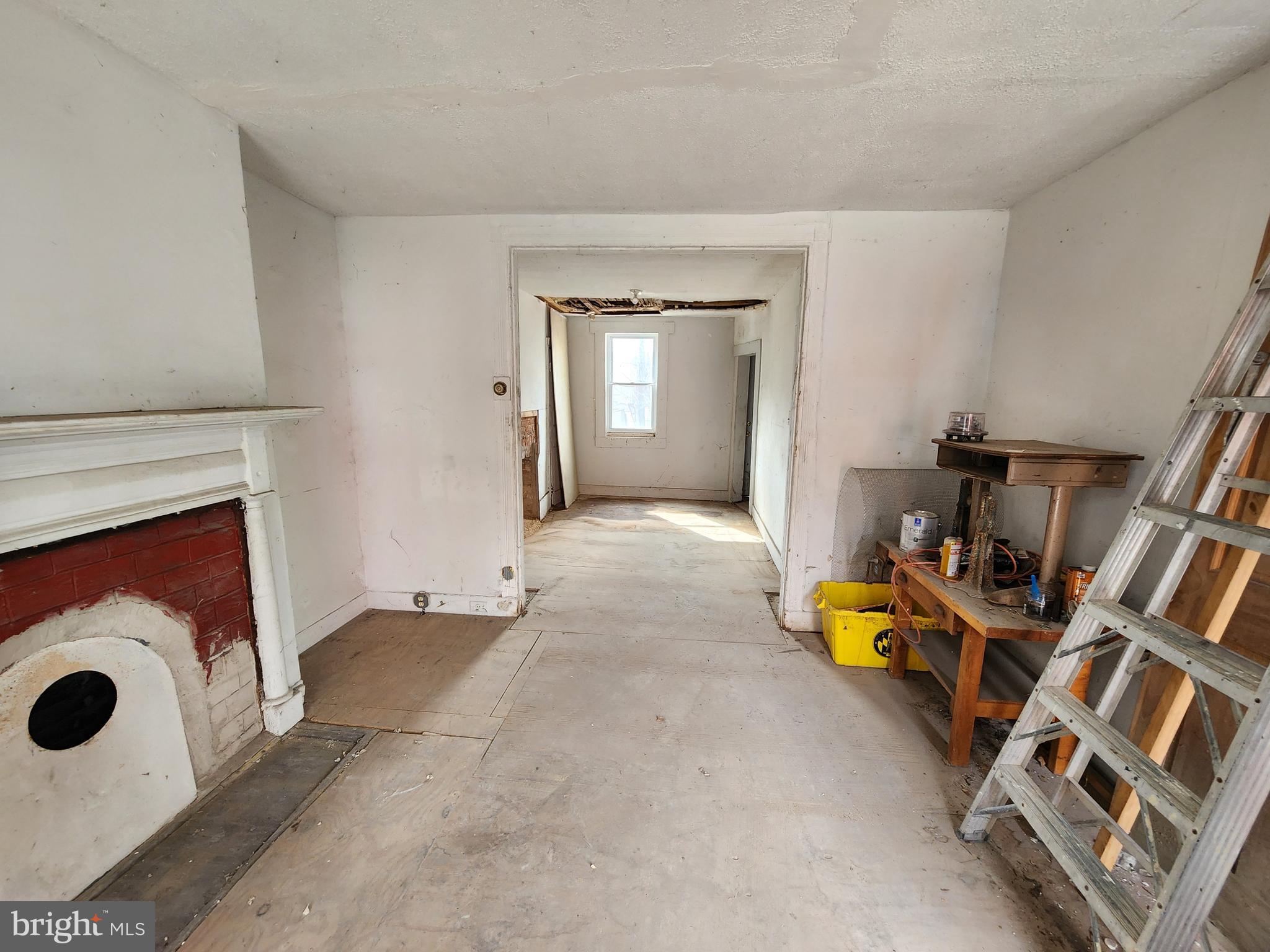 HOLLINS MARKET - Residential