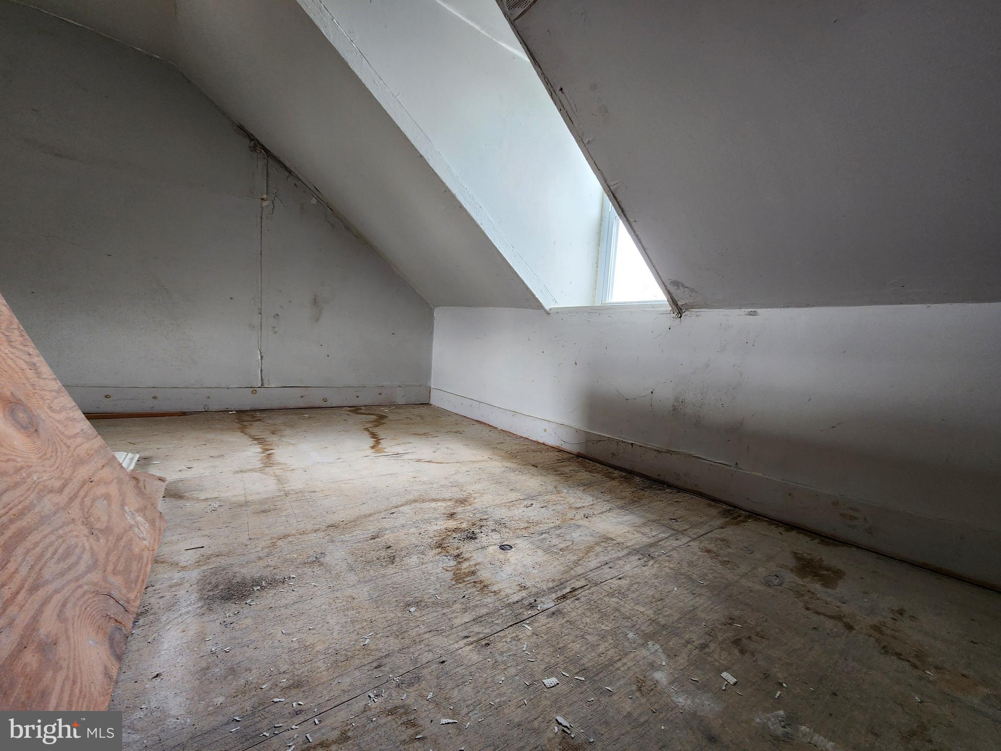 HOLLINS MARKET - Residential