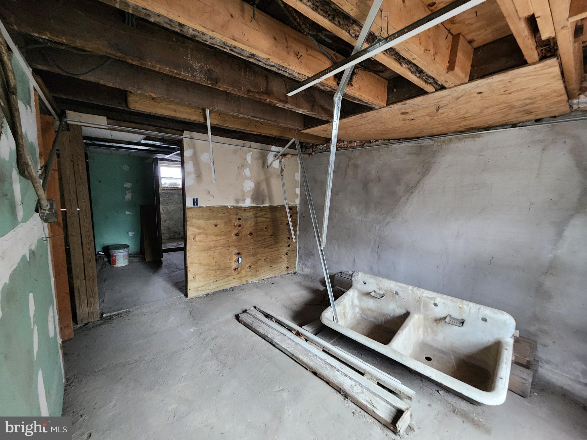 HOLLINS MARKET - Residential