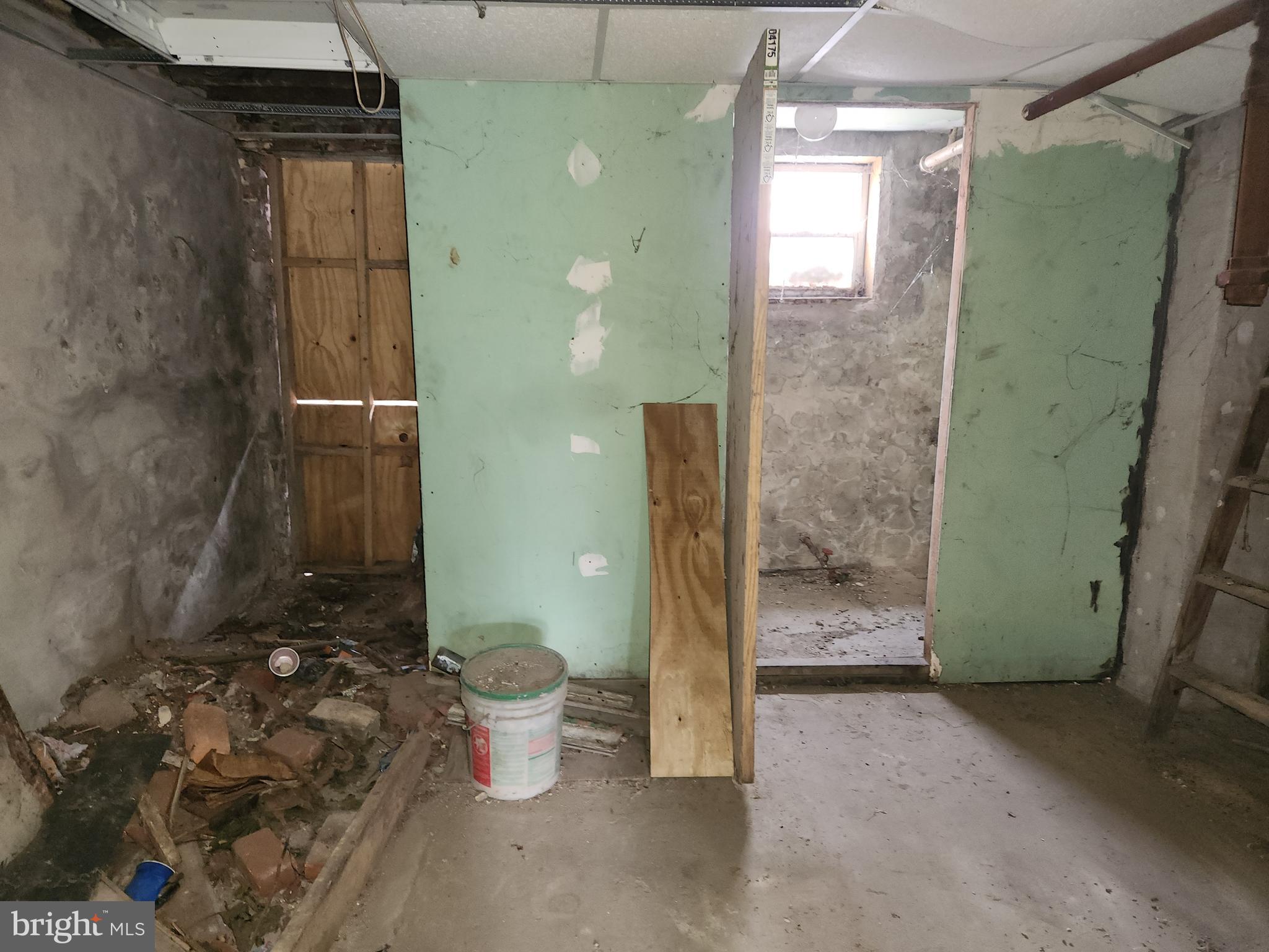 HOLLINS MARKET - Residential