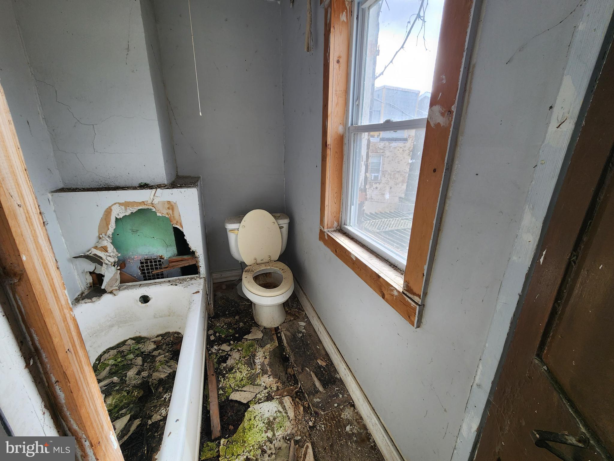 HOLLINS MARKET - Residential