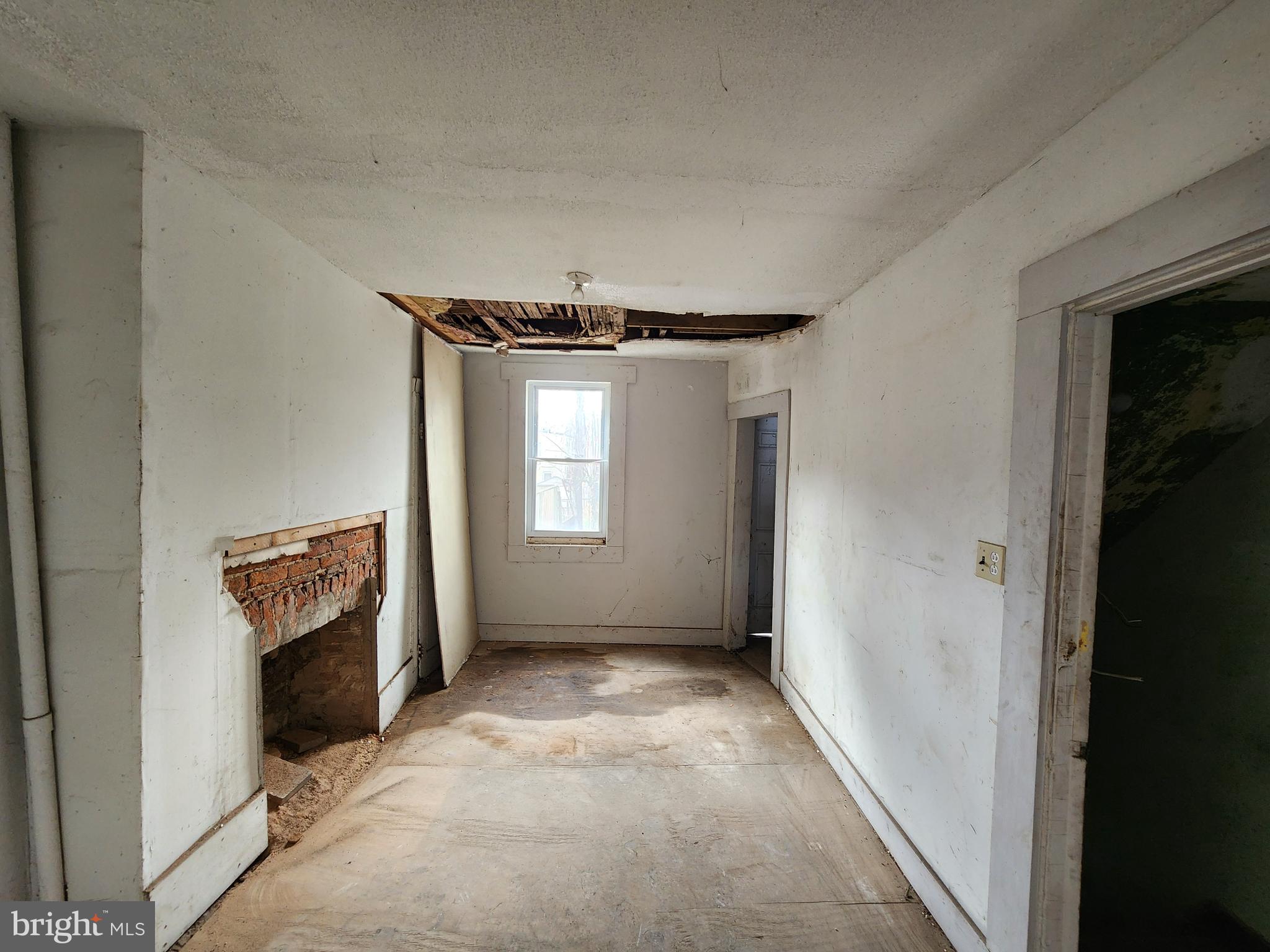 HOLLINS MARKET - Residential