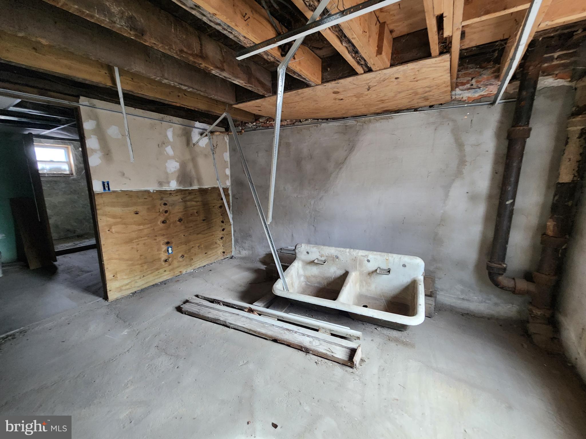 HOLLINS MARKET - Residential