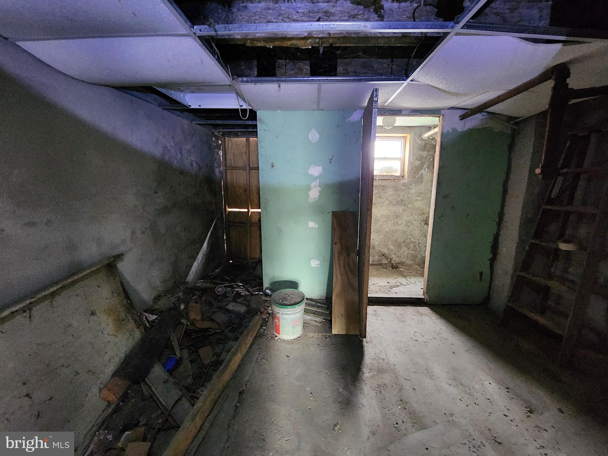 HOLLINS MARKET - Residential