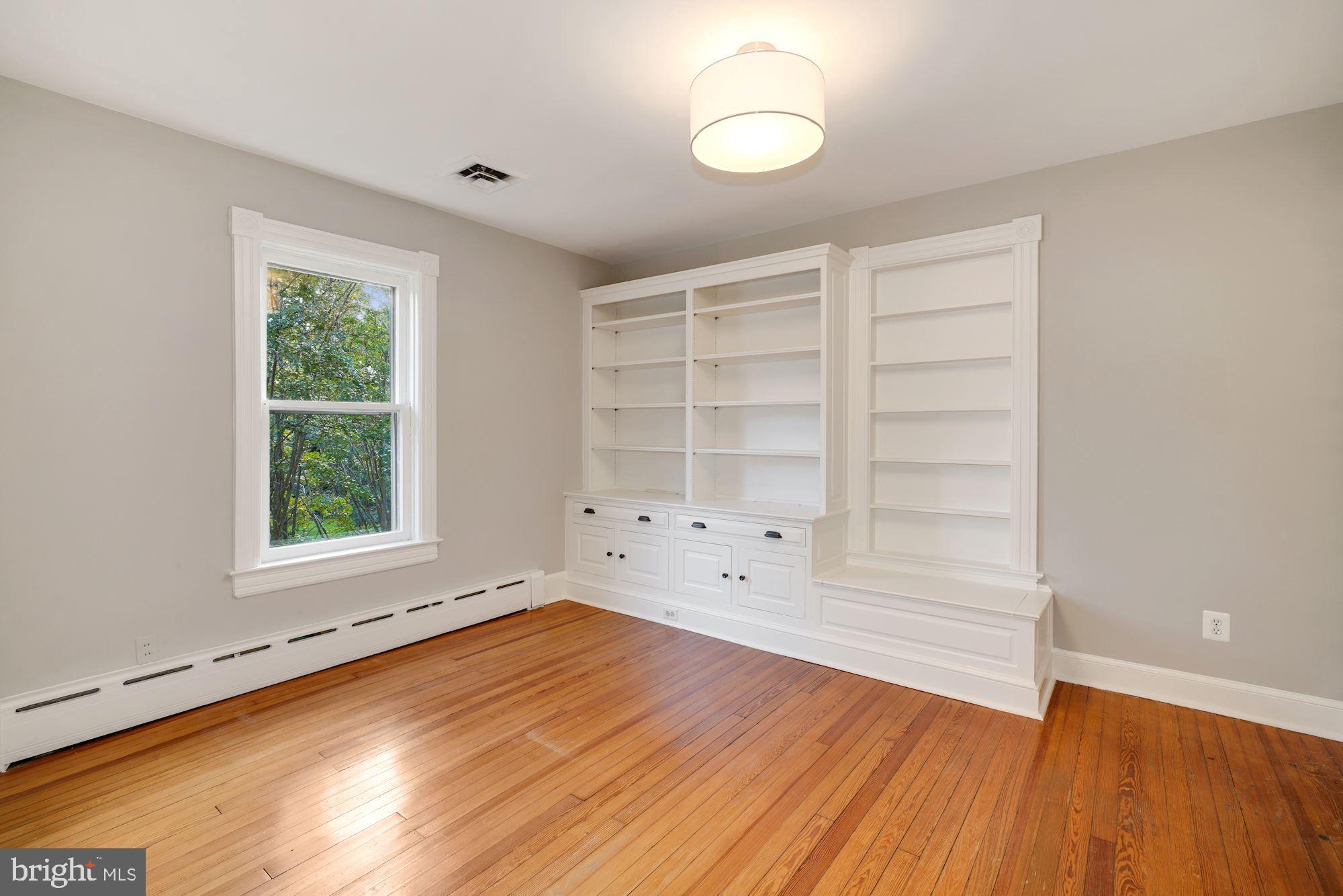 MAYWOOD - Residential