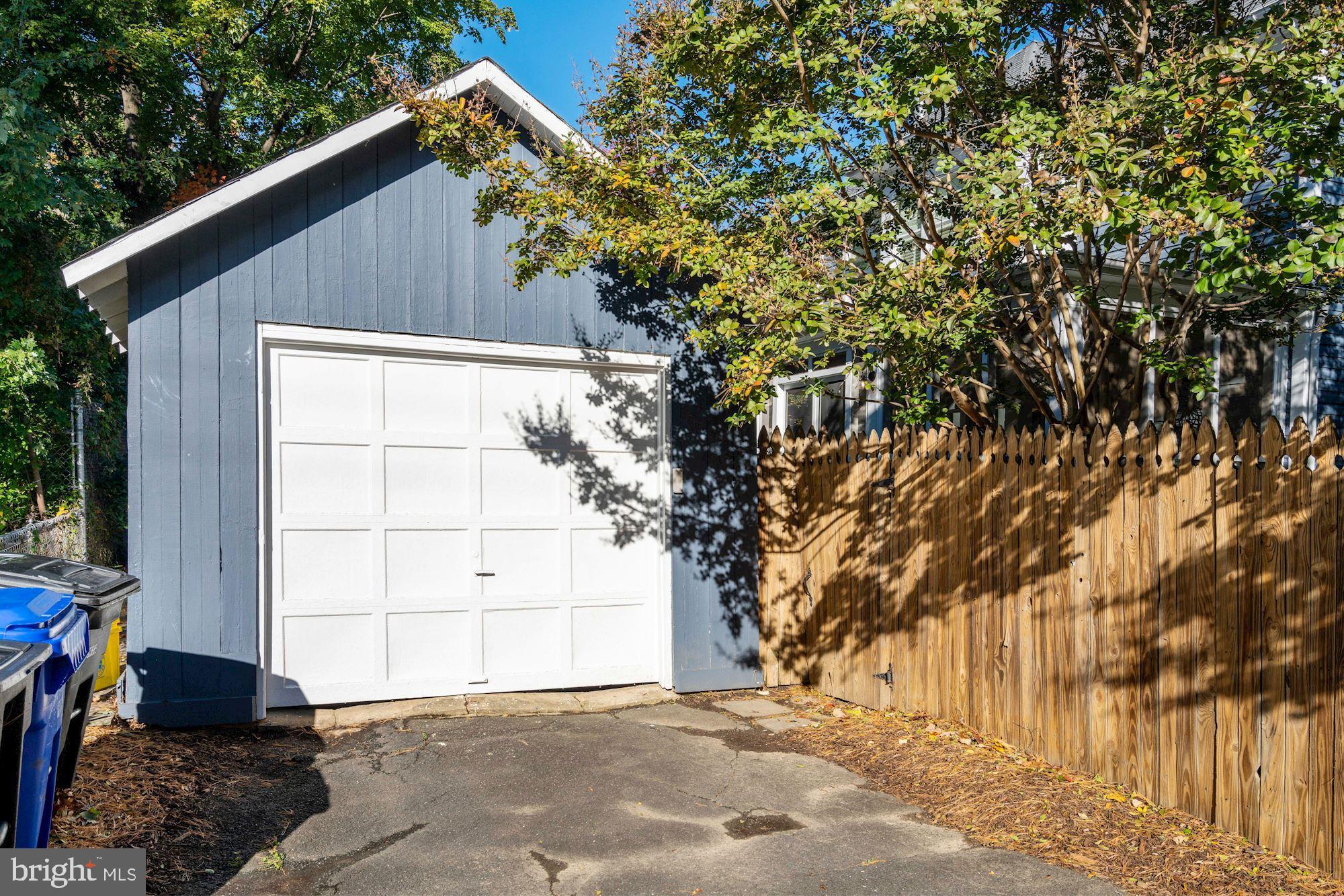 MAYWOOD - Residential