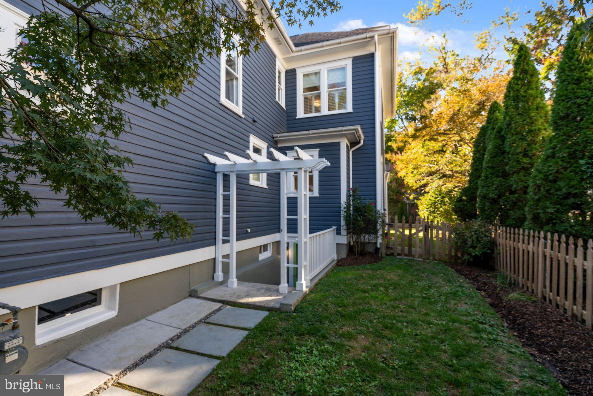 MAYWOOD - Residential