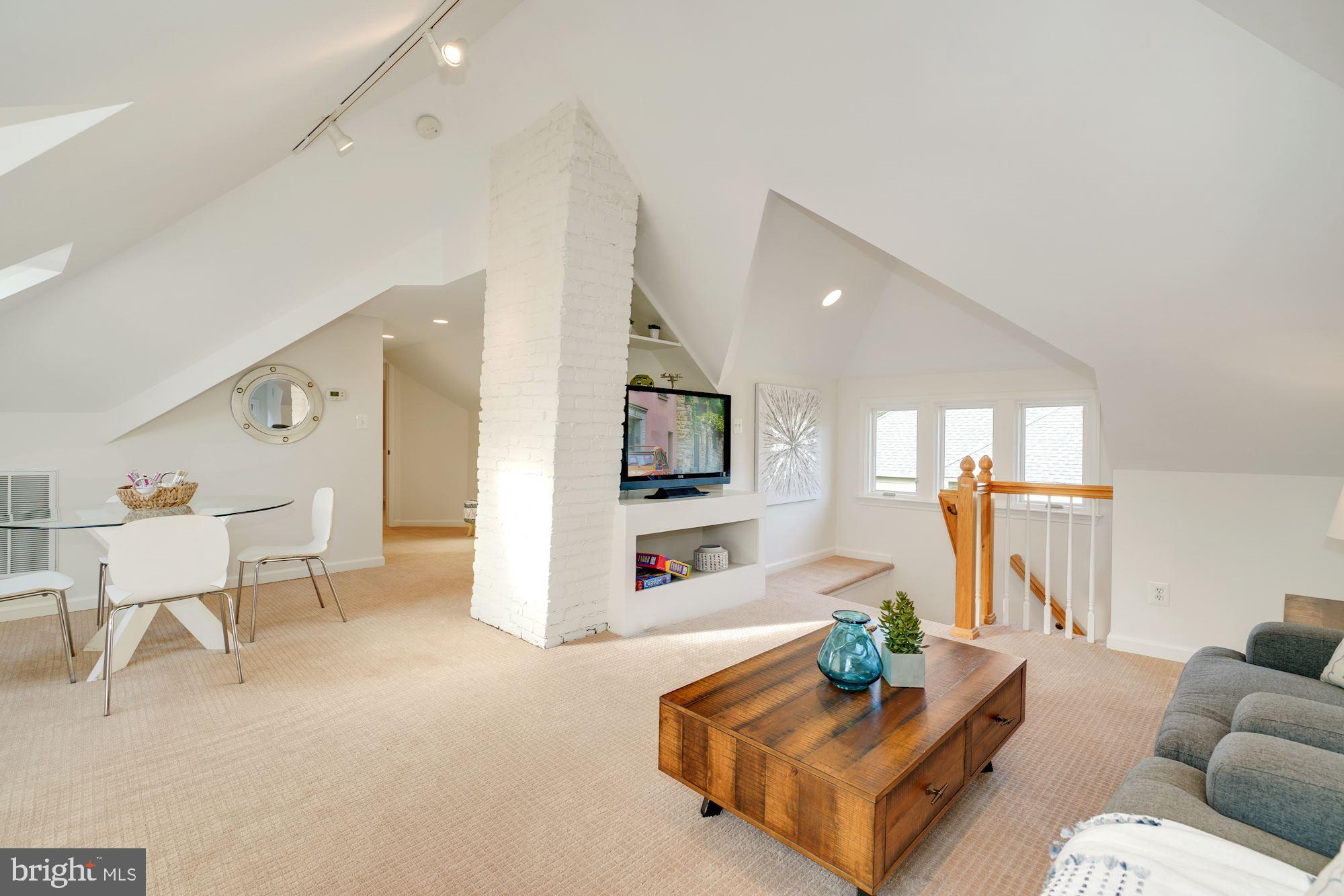 MAYWOOD - Residential