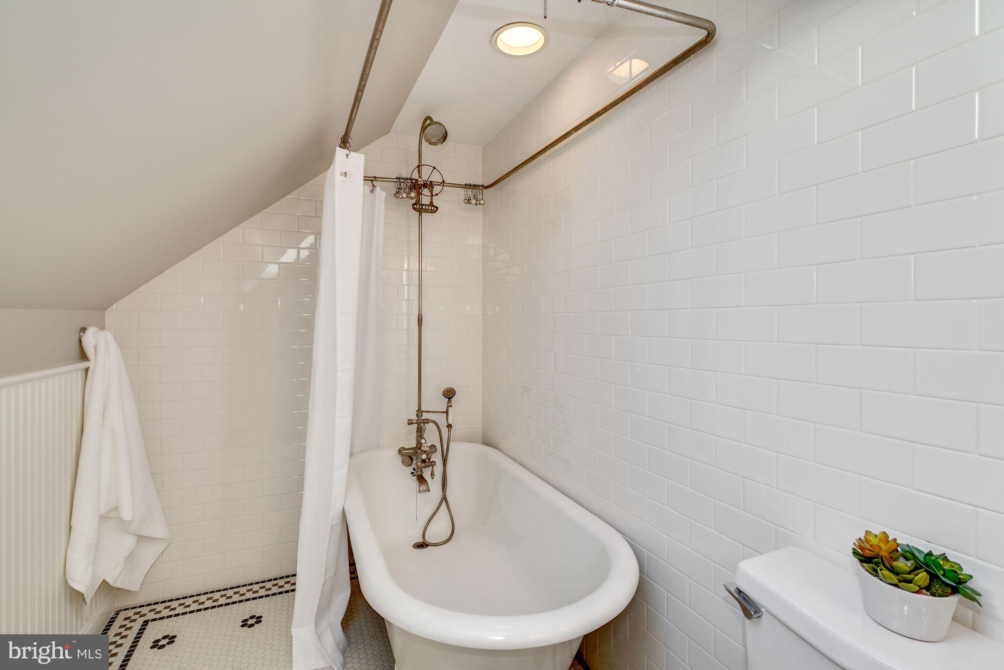 MAYWOOD - Residential