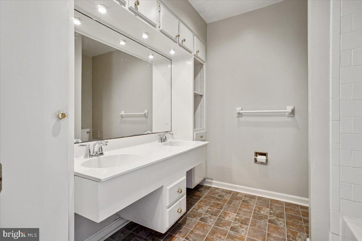 ROBERTS PLACE - Residential