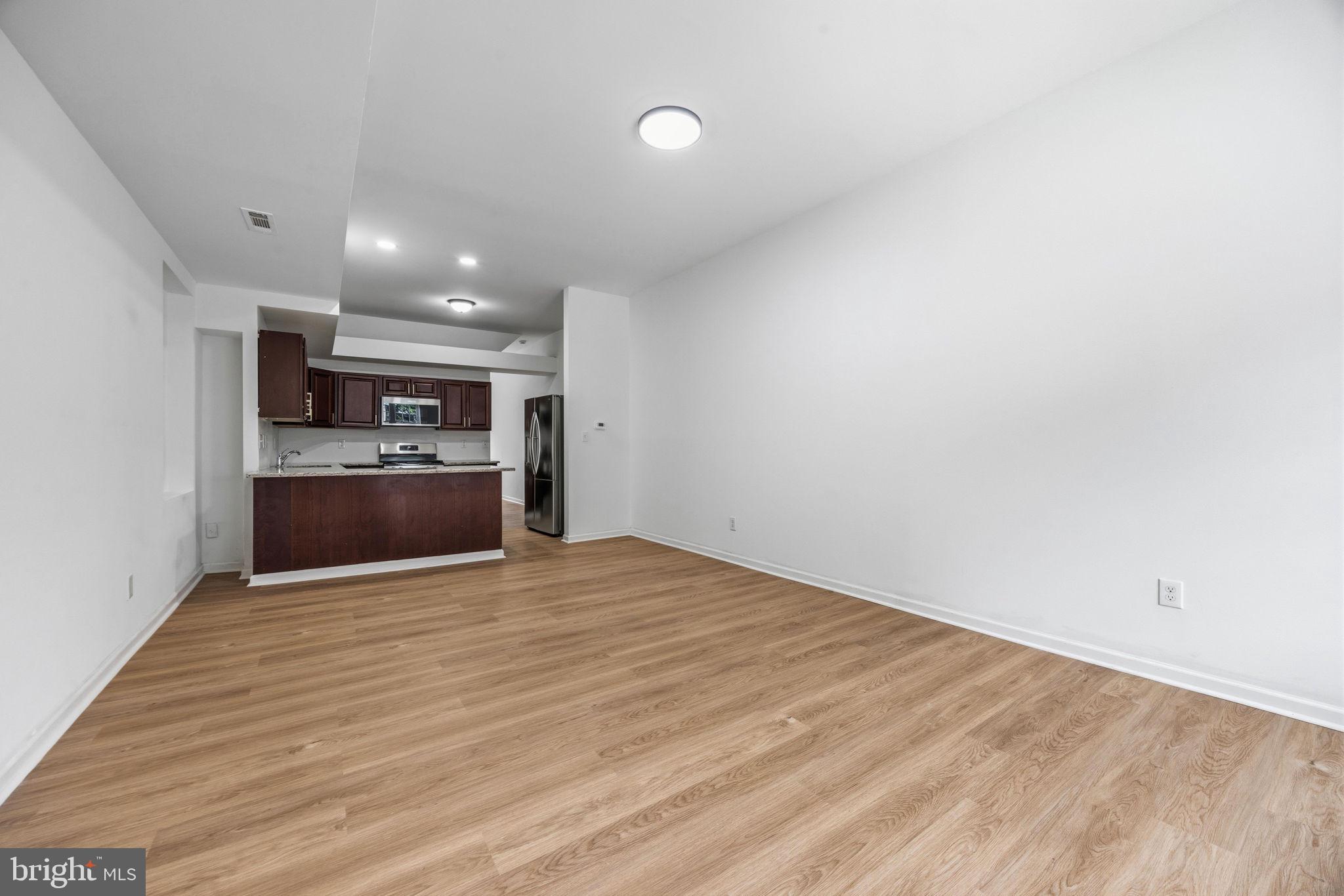 1 S KRESSON STREET