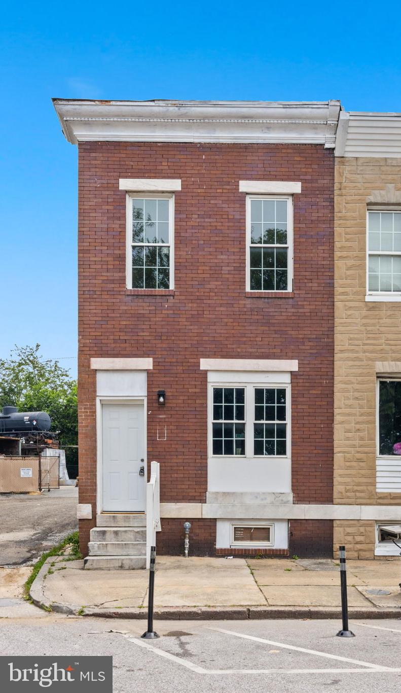 1 S KRESSON STREET