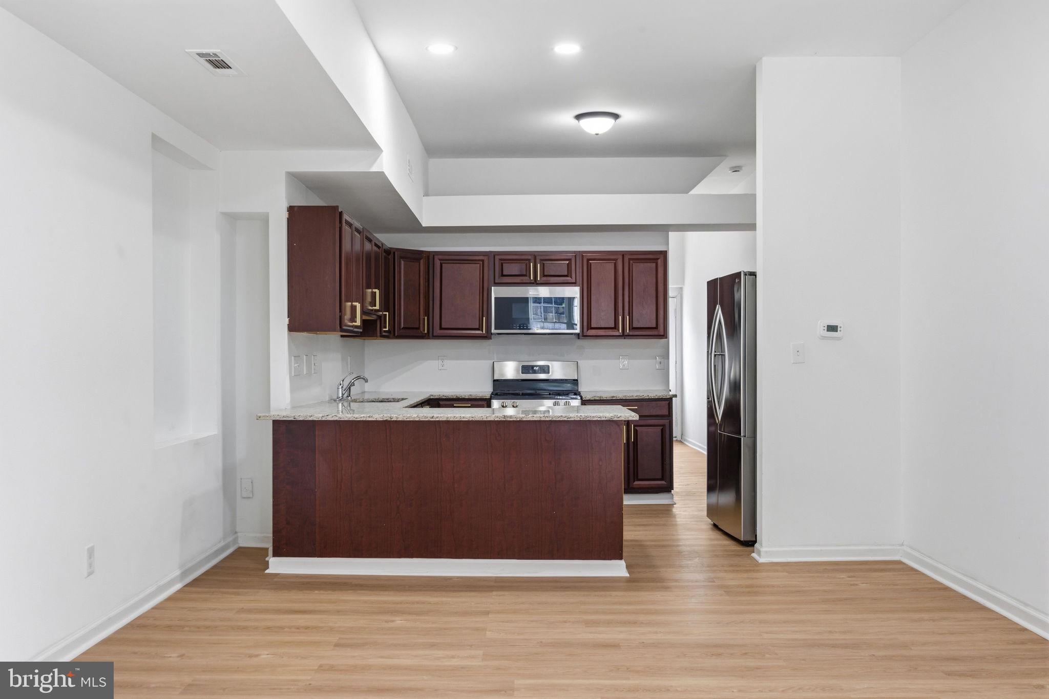 1 S KRESSON STREET