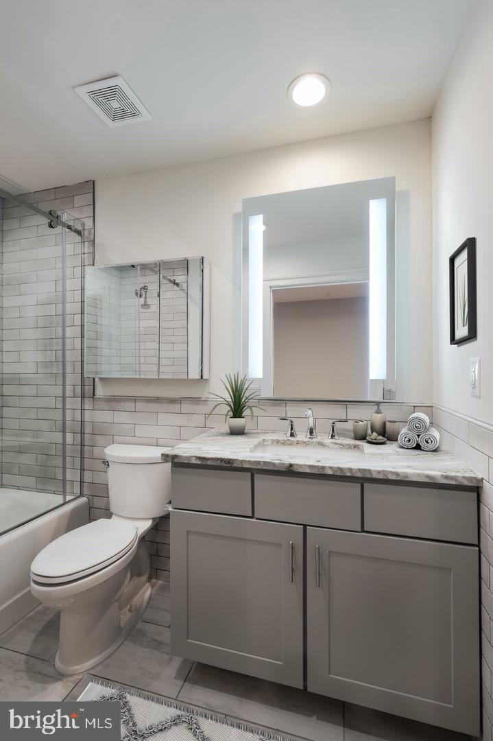 LOGAN SQUARE - Residential Lease