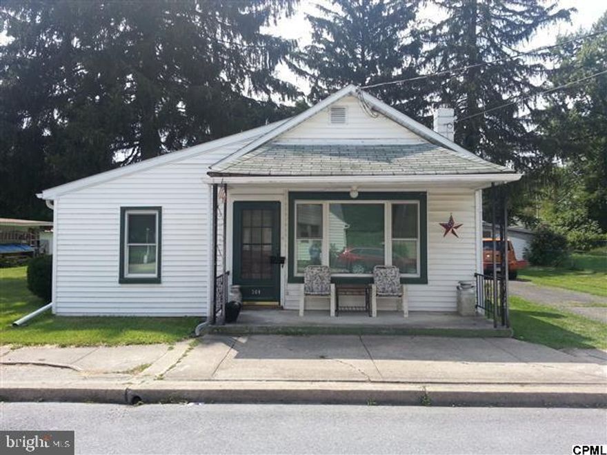 2 bedroom home on large level lot in Mt Holly Springs. Wood floors in most rooms. Walk to shopping! Detached garage/workshop perfect for the hobbyist. Sold as-is. 1.5% Loss Mitigation Fee paid by the Buyer, with guarantees in place.