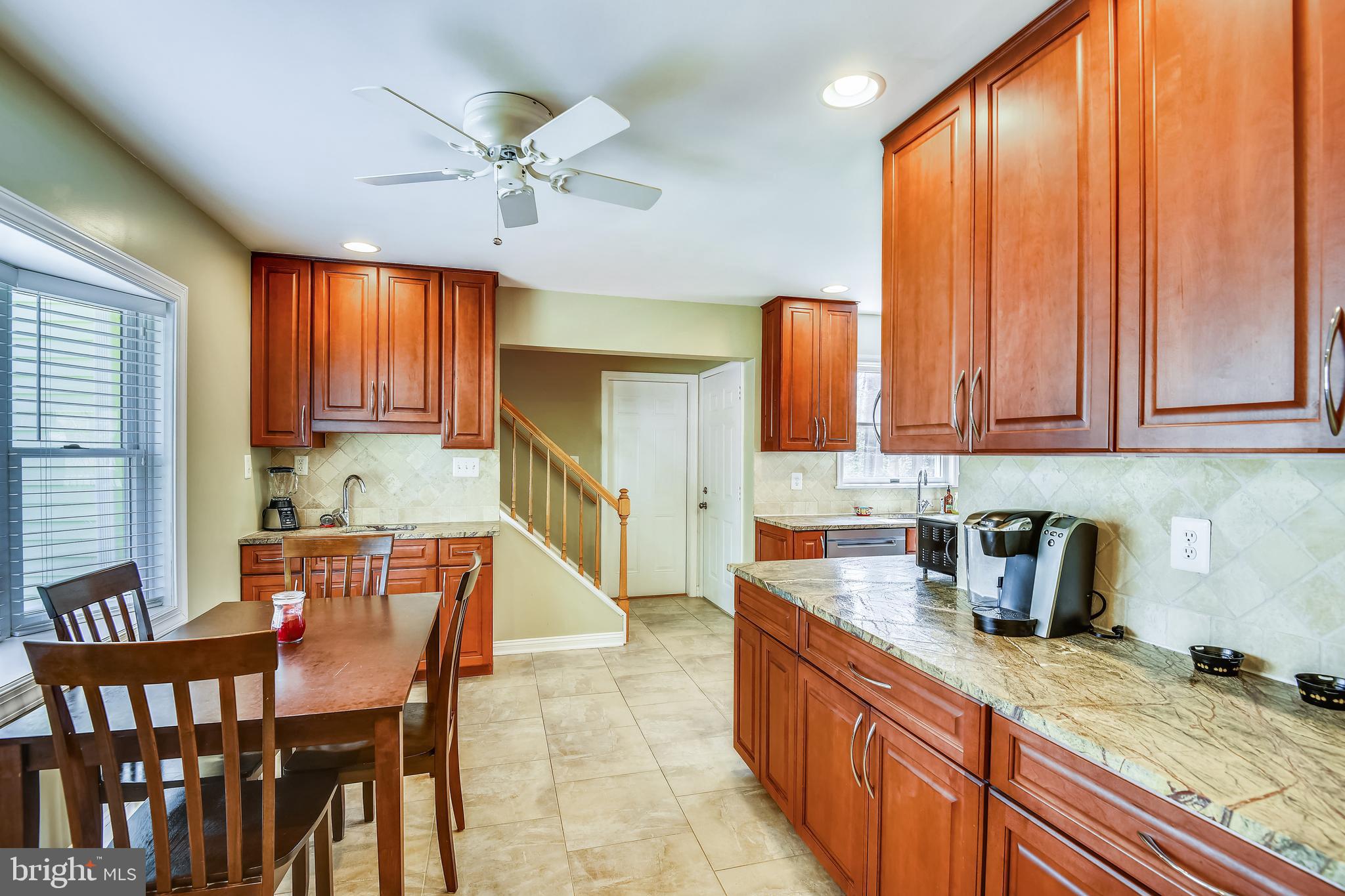 ROLLING KNOLLS - Residential