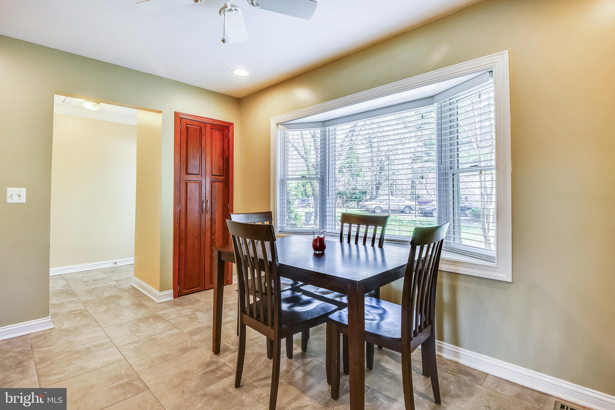 ROLLING KNOLLS - Residential