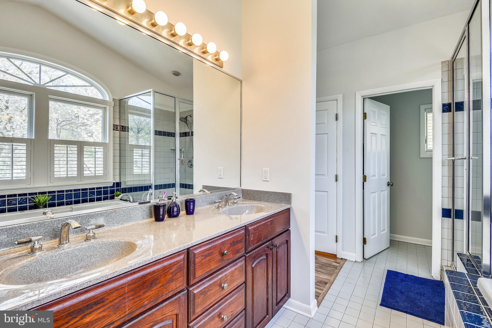 ROLLING KNOLLS - Residential