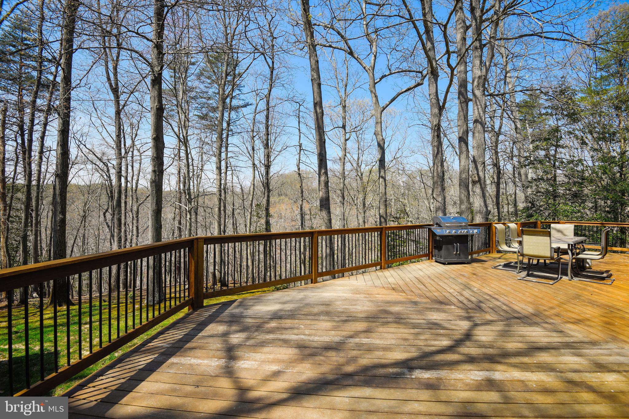 ROLLING KNOLLS - Residential