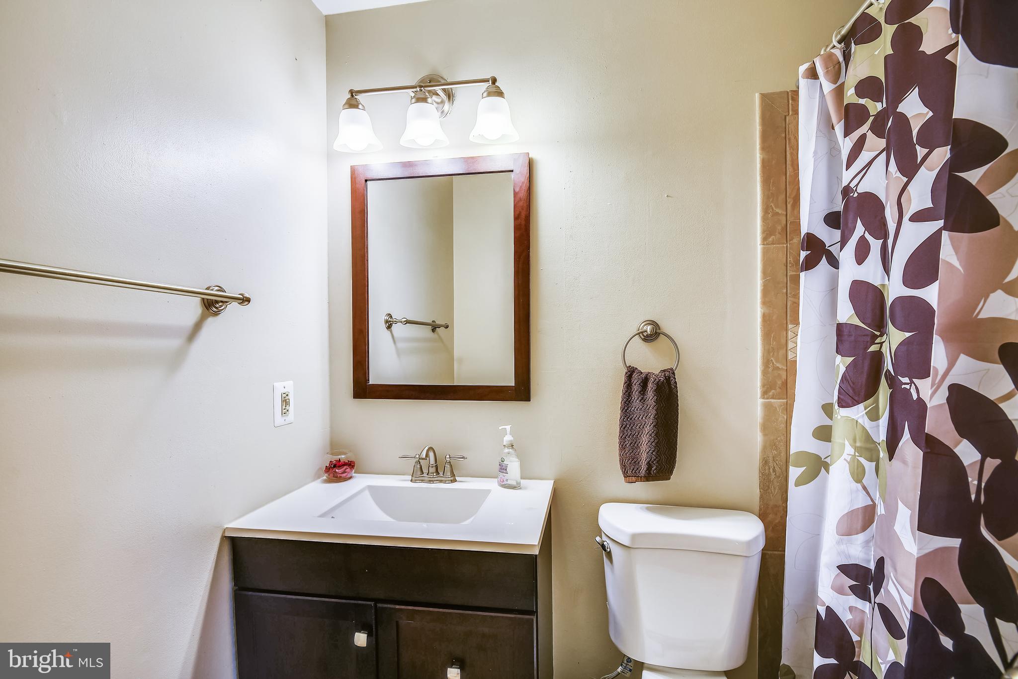 ROLLING KNOLLS - Residential