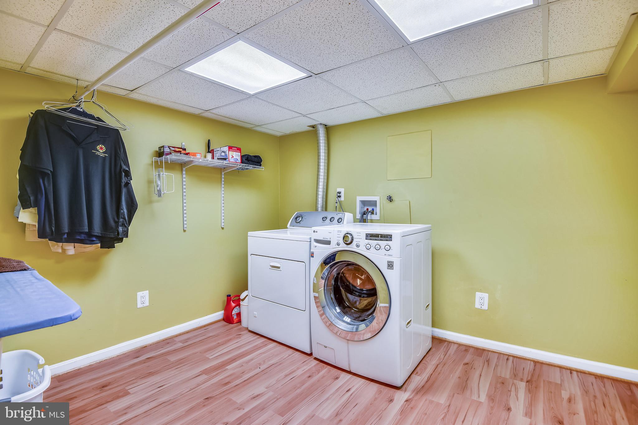 ROLLING KNOLLS - Residential