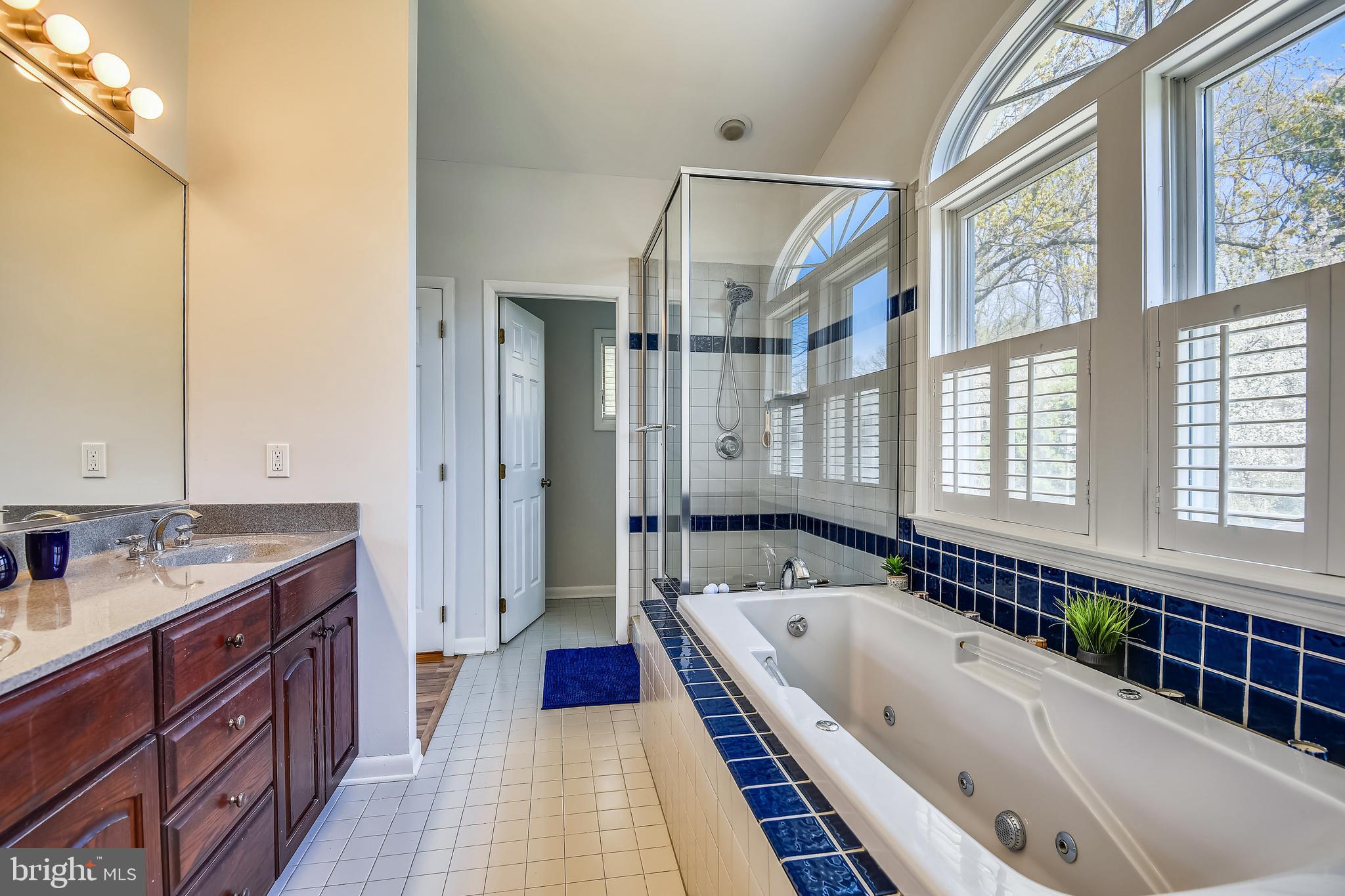 ROLLING KNOLLS - Residential