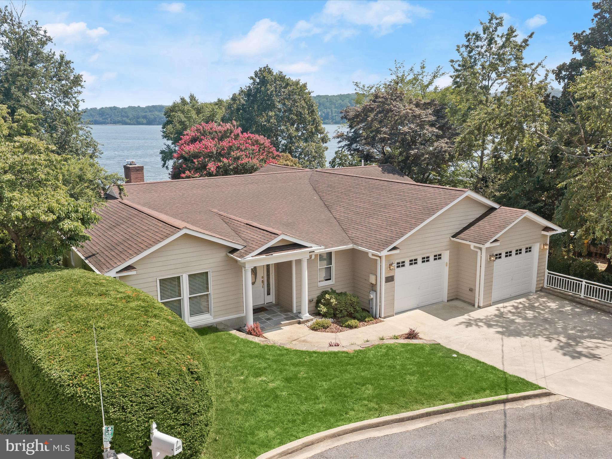 LONG POINT ON THE SEVERN - Residential