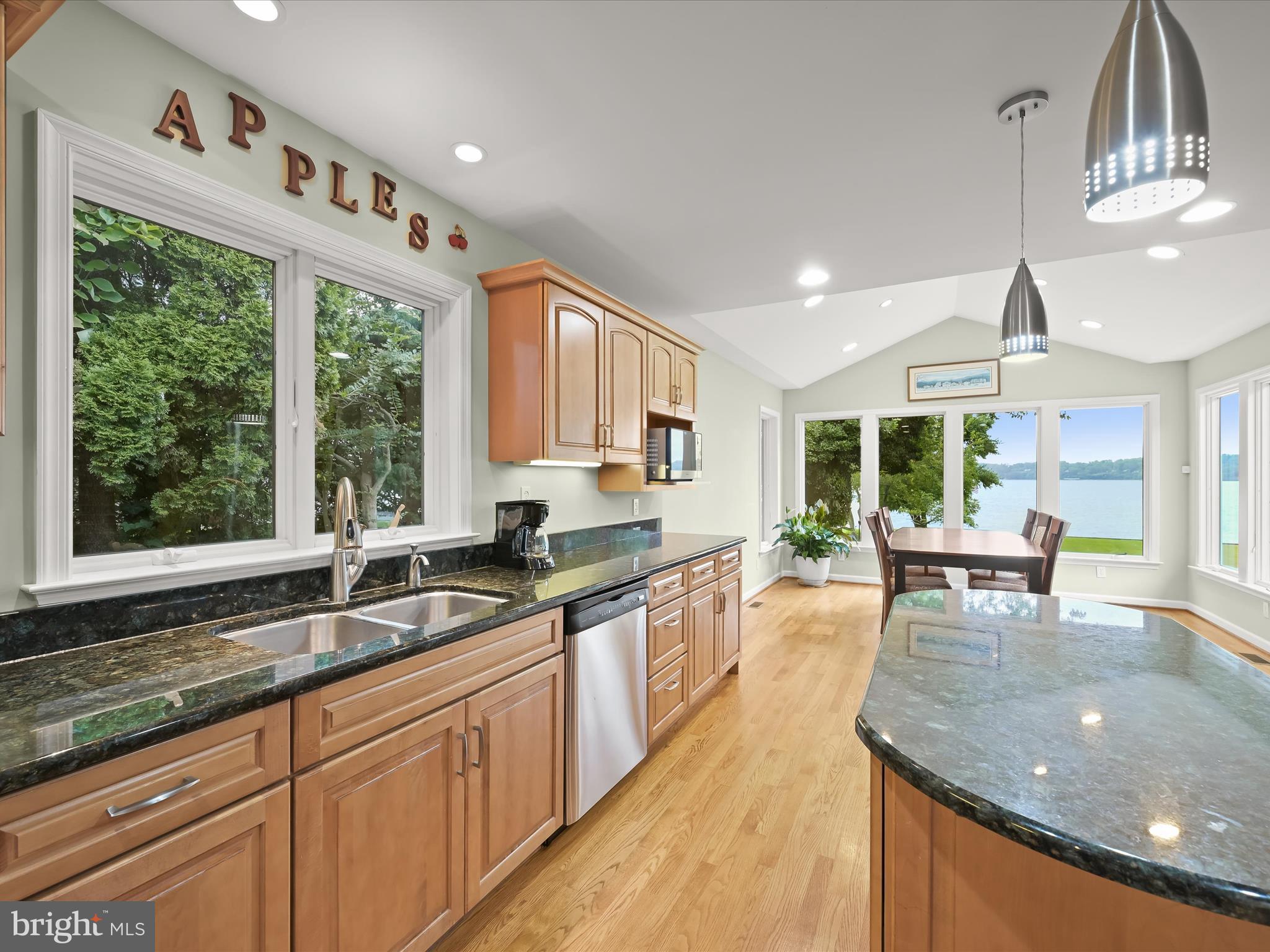 LONG POINT ON THE SEVERN - Residential