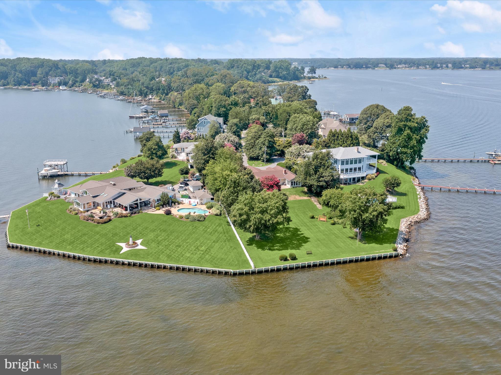 LONG POINT ON THE SEVERN - Residential