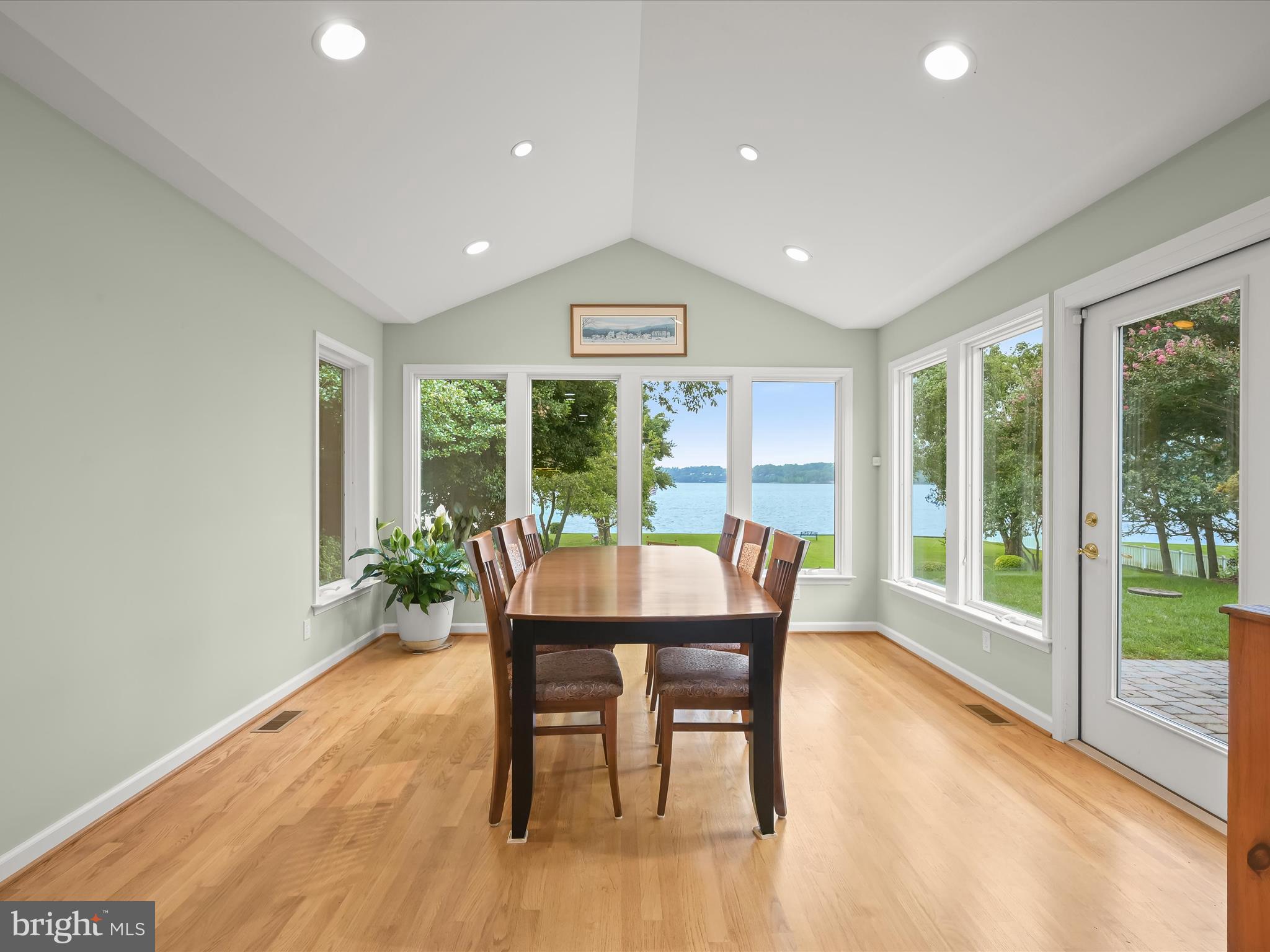 LONG POINT ON THE SEVERN - Residential