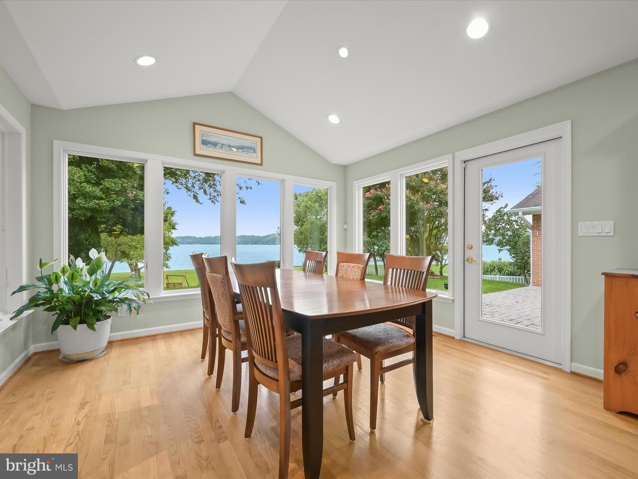 LONG POINT ON THE SEVERN - Residential