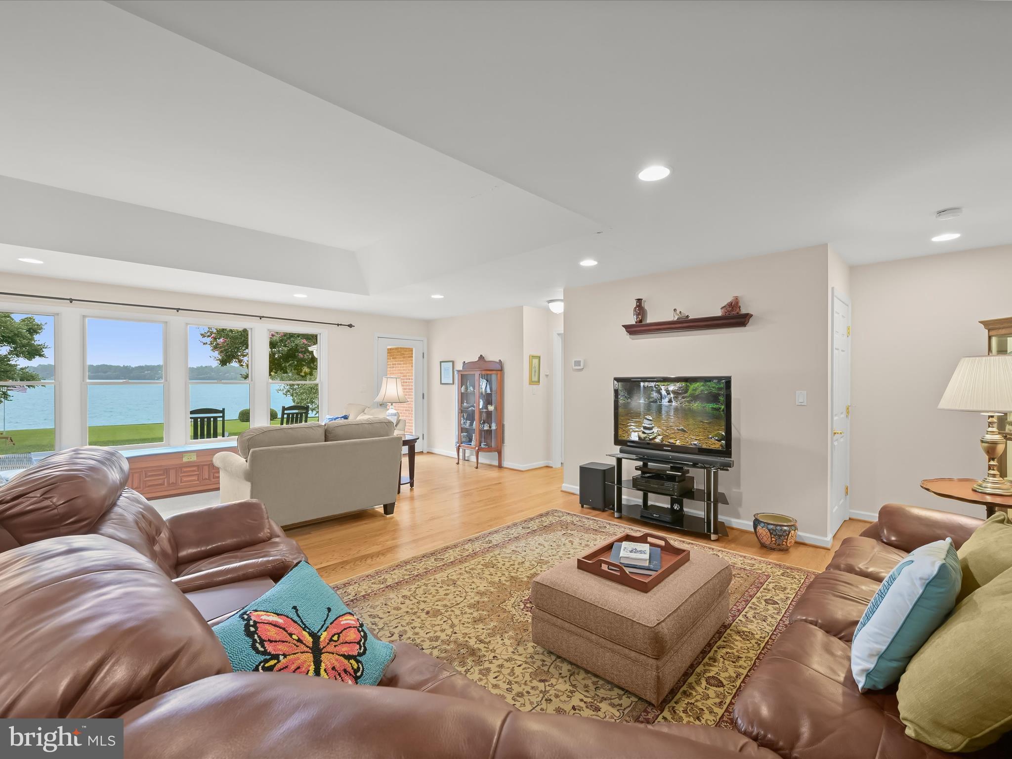 LONG POINT ON THE SEVERN - Residential