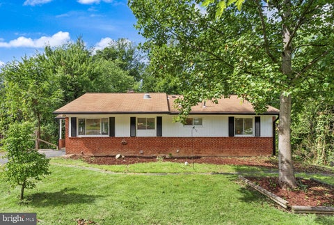 Photo of 7028 Bradley Circle, ANNANDALE, VA 22003 (MLS # VAFX2341608)