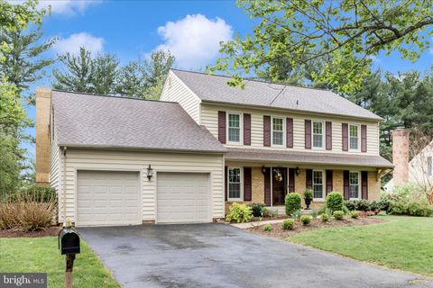 Photo of 20516 Highland Hall Drive, GAITHERSBURG, MD 20886 (MLS # MDMC2227448)