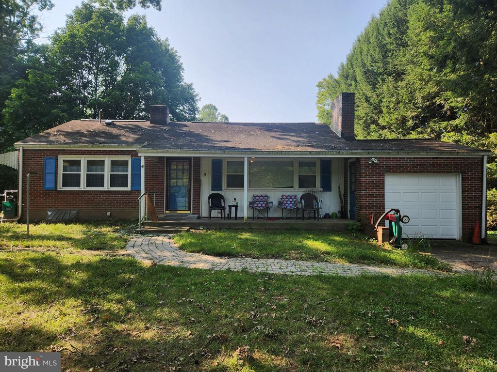 Photo of 9 Holly Drive, Lancaster, PA 17603 (MLS # PALA2055624)