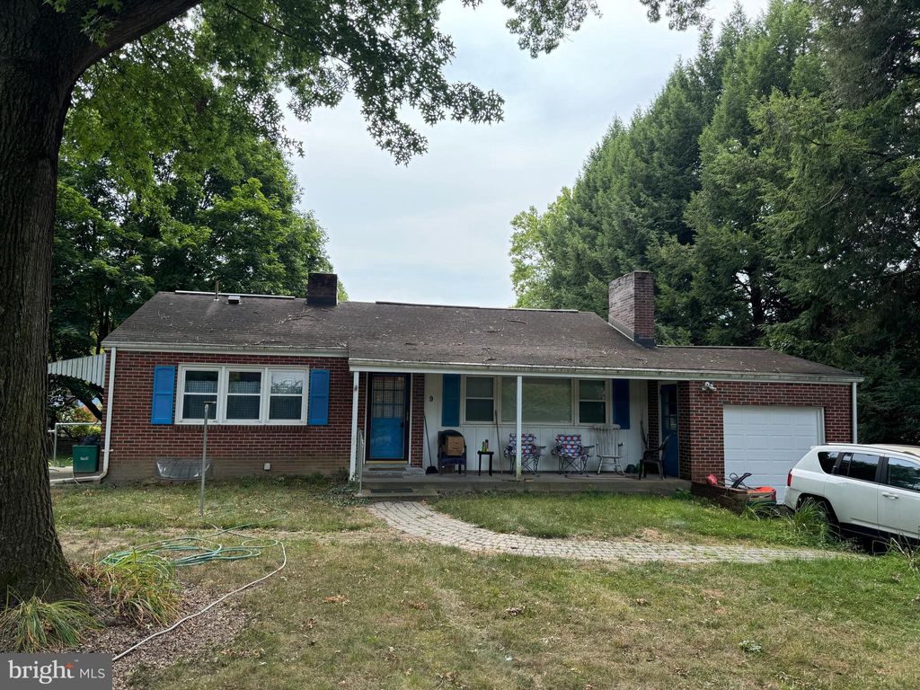 Photo of 9 Holly Drive, Lancaster, PA 17603 (MLS # PALA2055624)