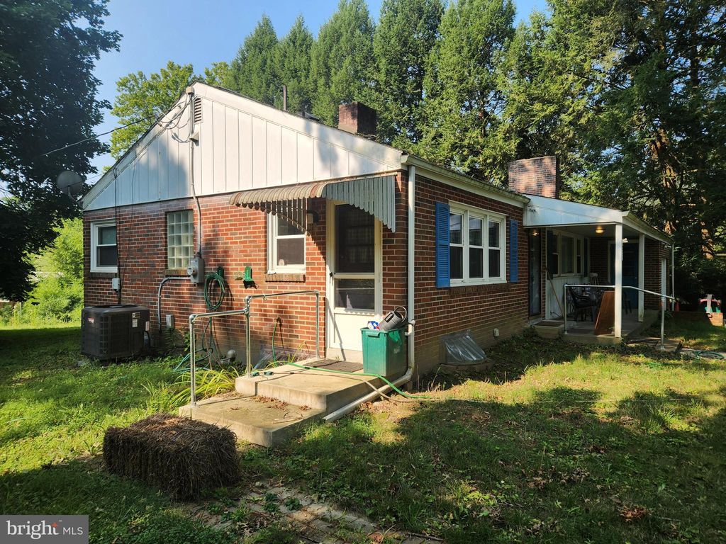 Photo of 9 Holly Drive, Lancaster, PA 17603 (MLS # PALA2055624)