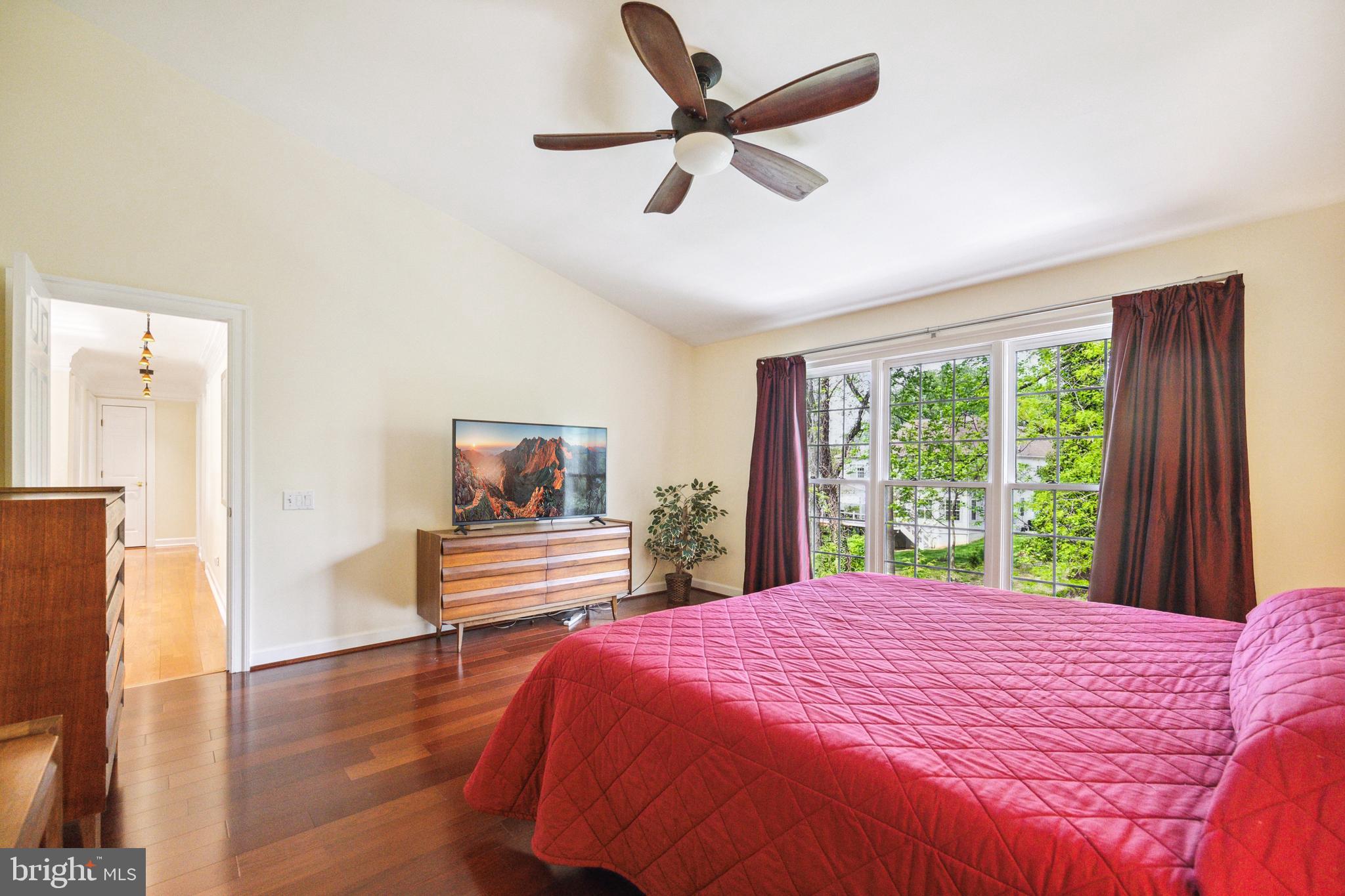 COURTHOUSE OAKS - Residential