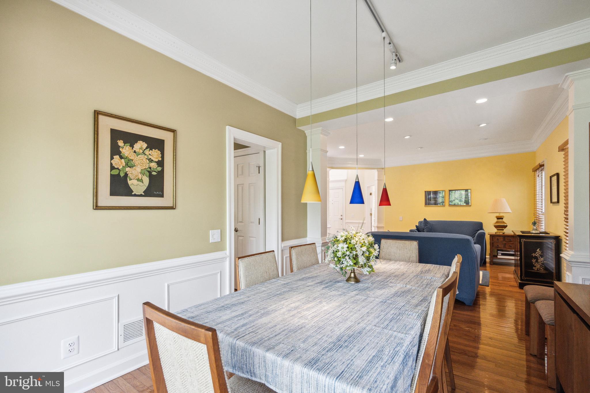 COURTHOUSE OAKS - Residential