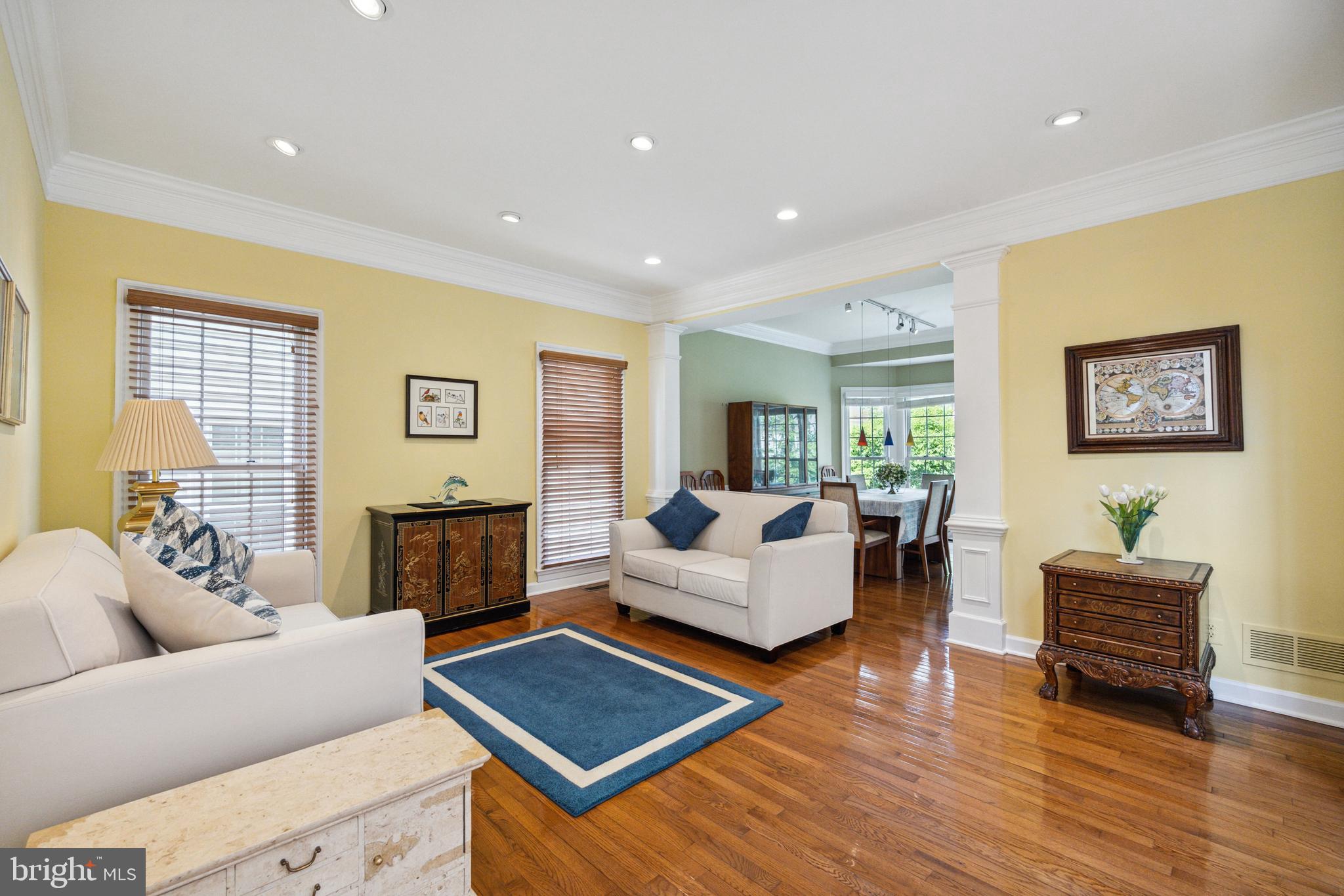 COURTHOUSE OAKS - Residential