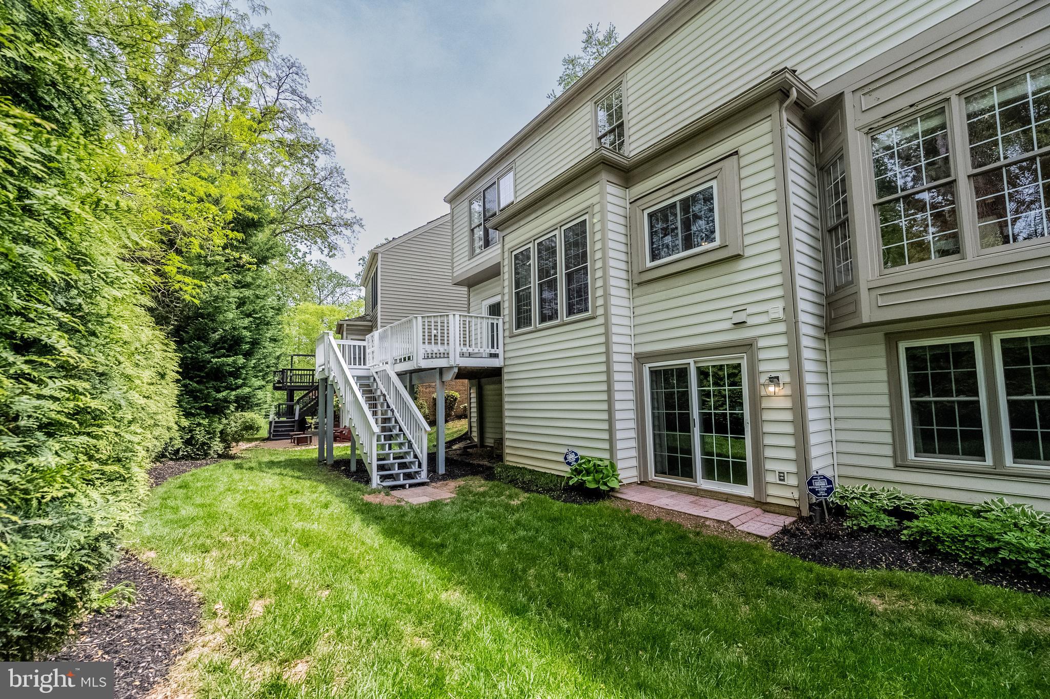 COURTHOUSE OAKS - Residential