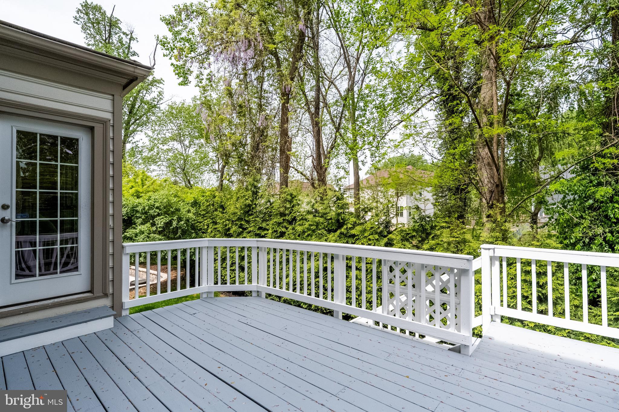 COURTHOUSE OAKS - Residential