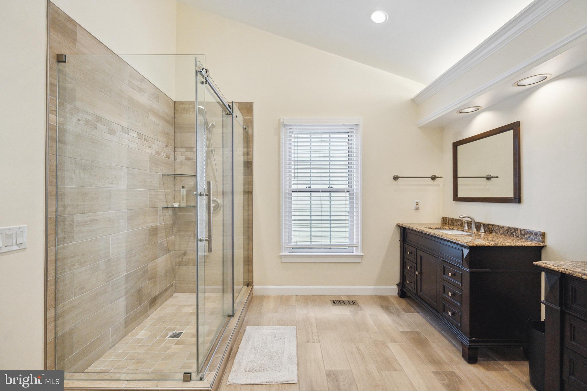 COURTHOUSE OAKS - Residential