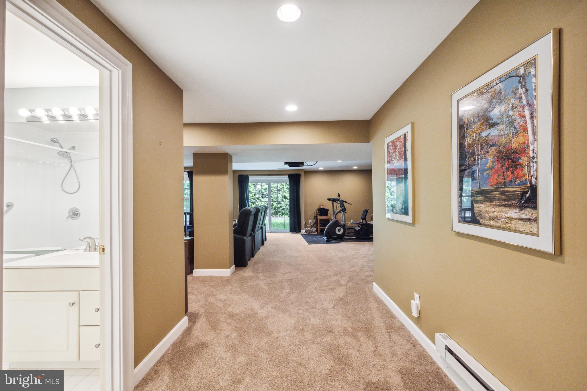 COURTHOUSE OAKS - Residential