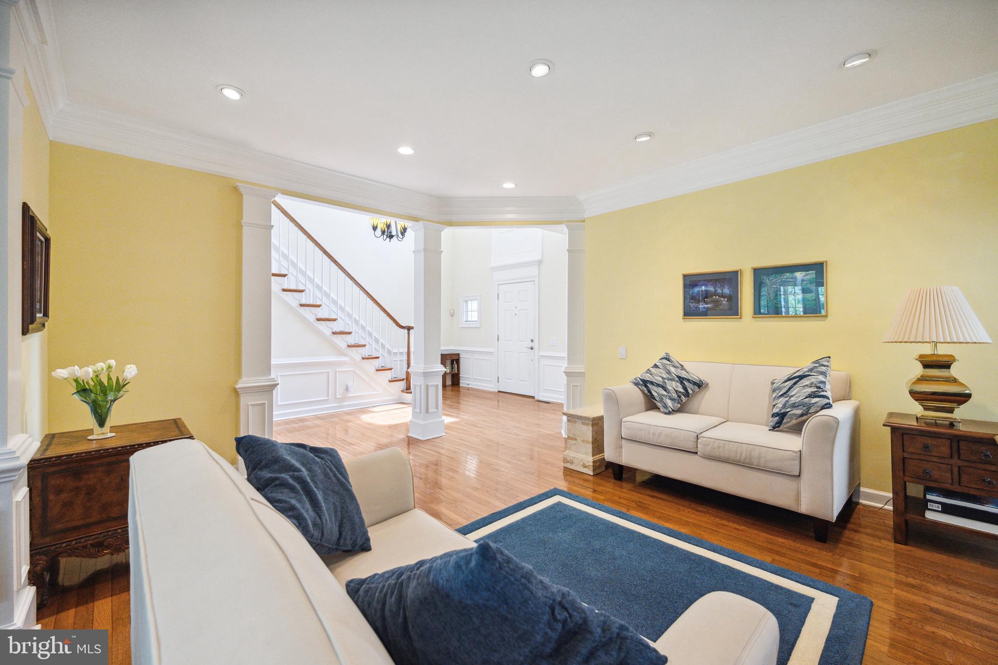 COURTHOUSE OAKS - Residential